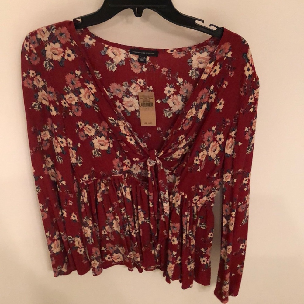 NEVER WORN WITH TAG! American Eagle cut out top!